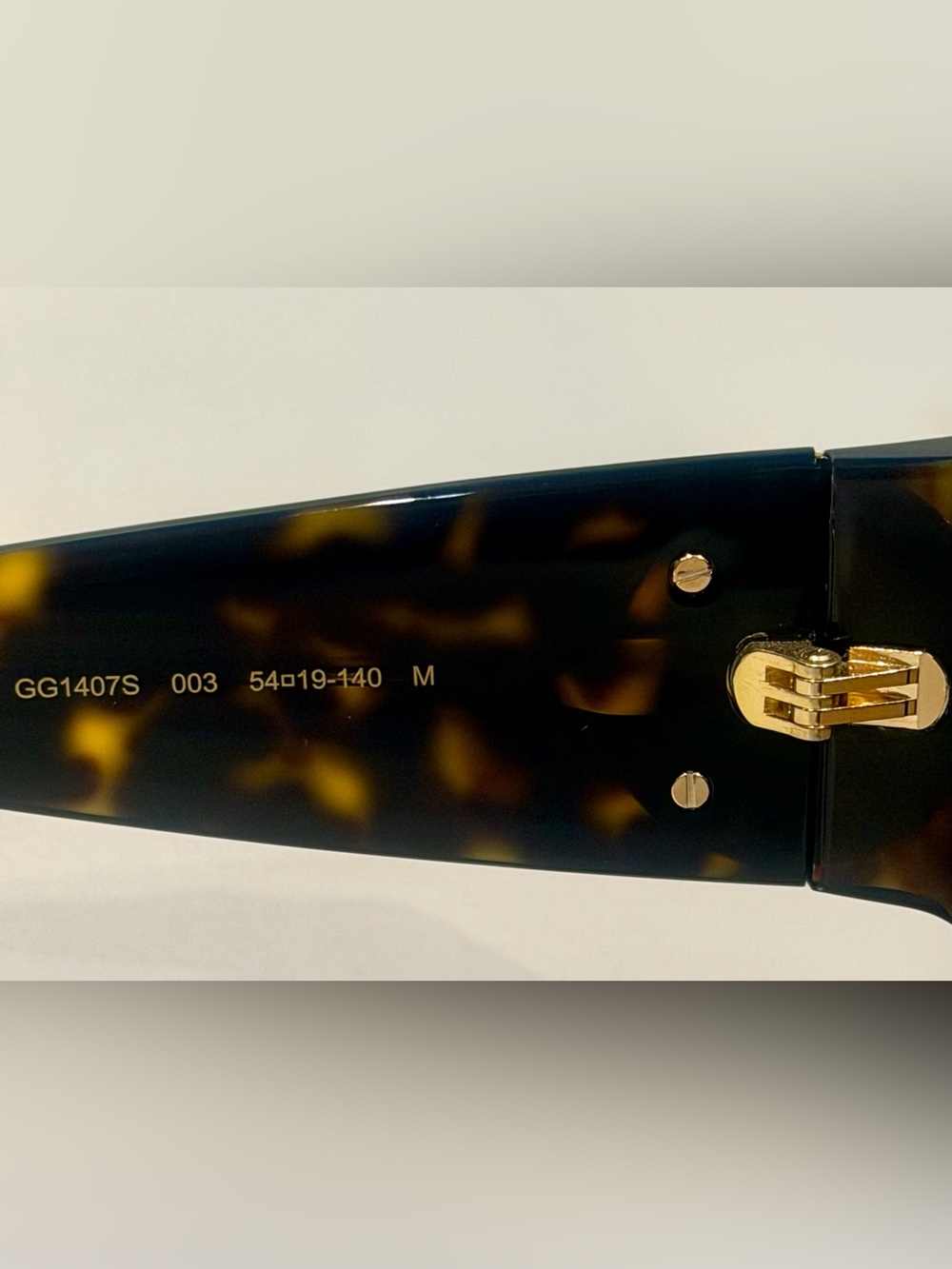 New Women’s Gucci Sunglasses - Picture 8 of 9